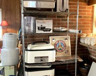 Hamilton Beach roaster oven--- Vacuum Flasks and mugs---