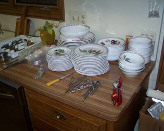 NORITAKE DINNER SET