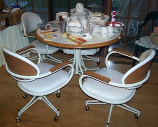 WHITE DINETTE SET