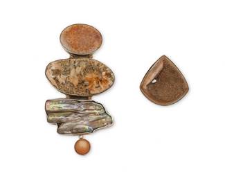 2108
Two Pieces Of Sterling Silver And Stone Set Jewelry
Late 20th/21st century
One marked for maker, each marked for sterling
Two works comprising a large Amy Kahn Russell sterling silver stacked pendant/brooch with various orange-toned stones including fossilized palm wood, natural baroque pearl, and drusy crystal, as well as a small sterling silver and copper-colored set drusy brooch, 2 pieces
Largest: 3.625" H x 2" W; smallest: 1.5" H x 1.375" W
68.9 grams gross
Estimate: $300 - $500