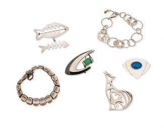 2164
A Group Of Modernist-Style Silver Jewelry
Mid/late 20th century
Each marked for maker, five further marked for sterling
Six works comprising three Mexican sterling silver brooches, including a Sigi Pineda modernist brooch with set green stone, as well as a Corina silver brooch with set chalcedony, a German sterling silver chunky link bracelet, and a Silpada round link bracelet with graduated wire and hammered silver links, 6 pieces
Largest brooch: 1.75" H x 2.75" W; smallest: 1.375" H x 1.875" W; largest bracelet: 9" L; smallest: 7.25" L
115.0 grams gross
Estimate: $500 - $700