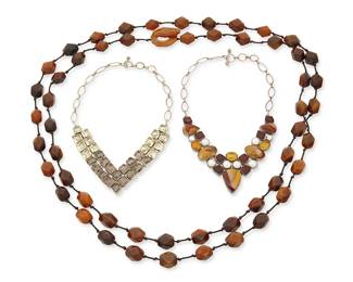 2159
A Group Of Necklaces
Late 20th century
Two marked for sterling; one unmarked
Three works comprising a sterling silver and cluster-set graduated tapered bib/collar necklace with mabe pearls and "mookaite" jasper agate, as well as a sterling silver row-set tapered bib/collar necklace with set gemstones, as well as an extra-long vintage unmarked Monies opera necklace with carved horn beads, 3 pieces
Necklaces: 90" L; 18.5" L x 2.25" H; 18.5" L x 1.5" H
Silver: 180.1 grams gross
Estimate: $300 - $500