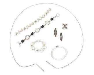 2167
A Group Of Modernist-Style Jewelry
Late 20th/21st century
Variously marked for maker and for sterling
Seven works comprising two sterling silver link bracelets, one of hammered silver discs, and one a Mexican silver bracelet with angled links and silver balls, a well as an unmarked set glass and gemstone link bracelet, and a hammered sterling silver squared edge bangle, as well as a narrow snake chain silver lariat necklace, a Jude Clark sterling silver and 18K gold pendant with set green gemstone, and a pair of unmarked modernist Jan Suchodolski-style oxidized silver earrings, 8 pieces
Lariat: 42" L; bracelets: 8.5" L; 8" L; 7" L; bangle: 7.5" inner C; pendant: 1" H x 1" W; earrings: 1.5" H
161.5 grams gross
Estimate: $500 - $700