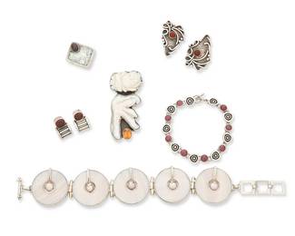 2176
A Group Of Silver And Stone-Set Jewelry
Late 20th/21st century
Five marked for maker and for sterling
Six works comprising a modernist-style mother of pearl and pearl bracelet with round disc links, an Amy Kahn Russell branched pearl and carved stone flower pendant/brooch, a Moshe Ben David antique glass and garnet diminutive brooch, as well as a sterling silver and garnet link bracelet, a pair of Deborah Armstrong sterling silver earrings, and a pair of RME sterling silver and carnelian earrings, 8 pieces
Bracelets: 7" L x 1.25" Dia. and 7" L x 0.375" H; brooches: 2.5" H and 0.75" H; earrings: 1.375" H and 0.75" H
129.0 grams gross
Estimate: $600 - $800
