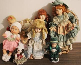400 - Lot of Assorted Dolls
