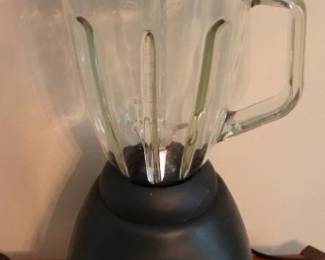142 - Durabrand Blender - 15" tall You are buying a used as-is electric/electronic item. We do not guarantee all components are present, and if it is not expressly stated, it is untested.
