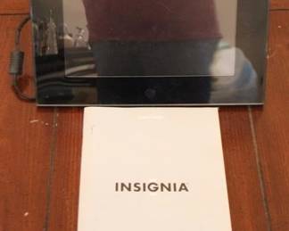 356 - Insignia Digital Picture Frame - 7" x 9.5" You are buying a used as-is electric/electronic item. We do not guarantee all components are present, and if it is not expressly stated, it is untested.
