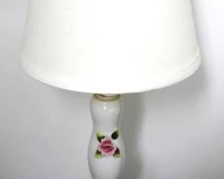 68 - Lamp - 20" tall You are buying a used as-is electric/electronic item. We do not guarantee all components are present, and if it is not expressly stated, it is untested.
