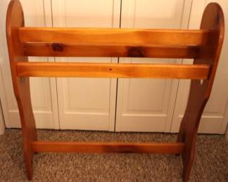 61 - Quilt Rack - 32" x 30" x 9"
