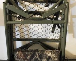 451 - Metal Deer Tree Stand - 19" x 10" x 40"
