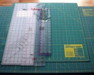 100 - Lot of Assorted Sewing/Cutting Mats
