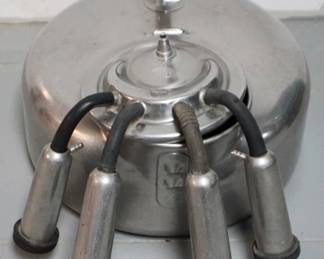 217 - Milking Machine - 16" round You are buying a used as-is electric/electronic item. We do not guarantee all components are present, and if it is not expressly stated, it is untested.
