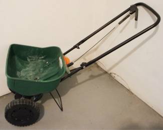 387 - Scotts Turf Builder Seeder - 16" x 35" x 29"
