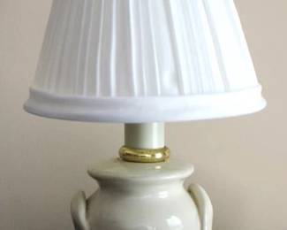 88 - Lamp - 9" tall You are buying a used as-is electric/electronic item. We do not guarantee all components are present, and if it is not expressly stated, it is untested.
