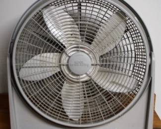 16 - Kool Operator Fan - 24" round You are buying a used as-is electric/electronic item. We do not guarantee all components are present, and if it is not expressly stated, it is untested.
