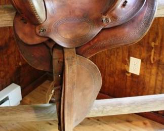 32 - Leather Saddle w/ Tackle - 23" x 16"
