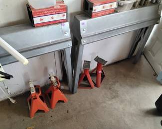 Metal work horses and lifts