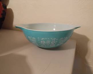 Butter print vintage pyrex  4 quart