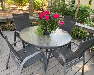 there are two sets of round table and 4 chairs