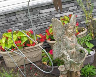 Statue again, flowers and pots, silly bird
