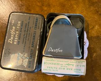 Dust foe respirator in box