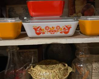Set Pyrex
Spatterware casserole