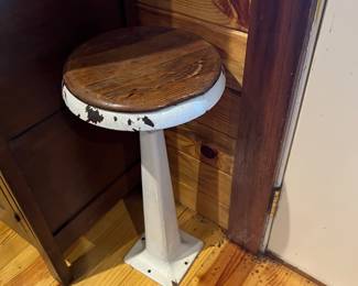 Porcelain base soda shop stool