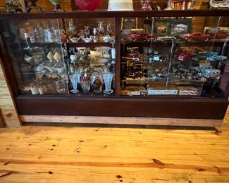 Front candy counter
Lamps and lamp globes