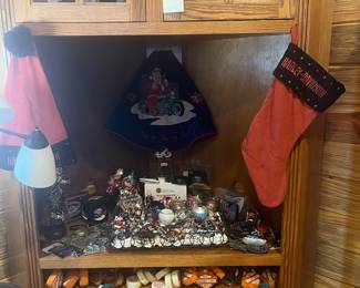 Corner cabinet display