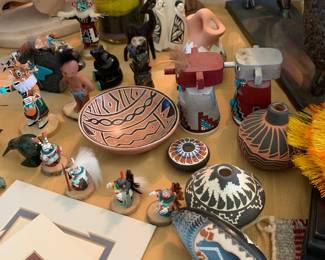 Small carvings and clay people, Kachinas