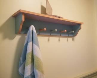 Wall shelf/peg rack