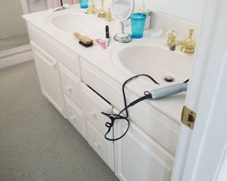 Double bath vanity
