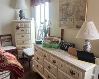 White bedroom set: 8-drawer dresser, lingerie chest