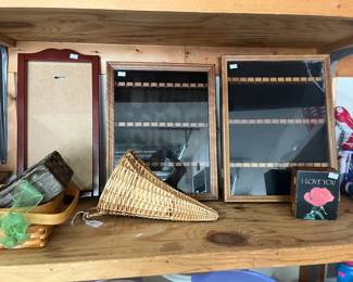 Display case for spoons