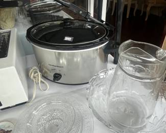 Crock pot, glassware