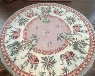 Round area rug