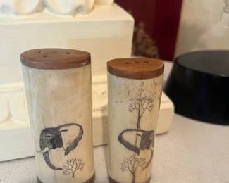 Elephant S&P shakers