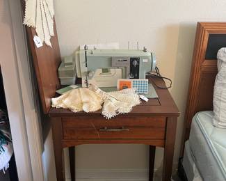 Sears Kenmore sewing machine w/cabinet