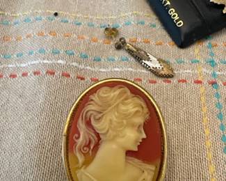 Vintage Cameo's and large jewelry selection