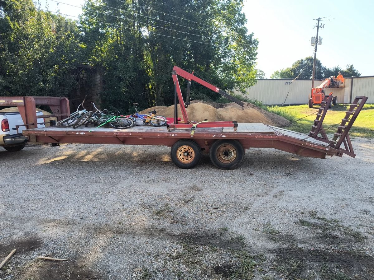 8' x 25' gooseneck trailer