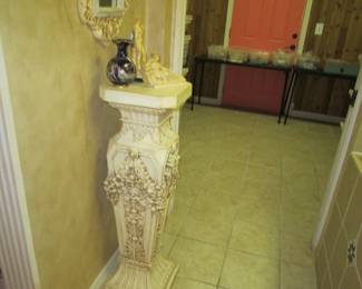 Pedestal with matching mirror