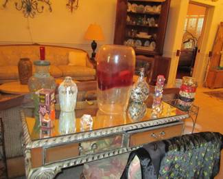 Decorative glass desk