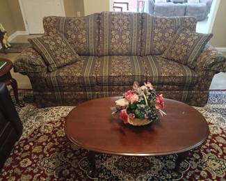 High end sofa with luxurious, heavy duty embroidered fabric!  94x36x40.  Excellent condition!  If interested, feel free to text for more information, additional pics, dimensions, or to schedule an appointment for private, on-site viewing.  $300 OBO.
Thanks!
Aaron
901-568-6970 (Text preferred)