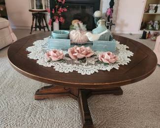 Coffee table, vintage 
Ceramics