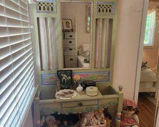 Painted furniture, vanity 