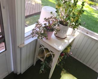 Sunroom with vintage furniture 