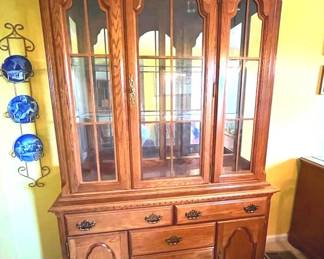 Broyhill China Cabinet