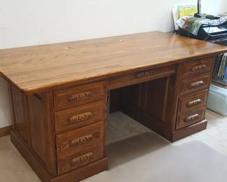 Naturwood Solid Oak Executive Desk w/Key