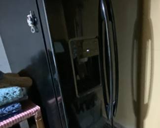 GE Side by Side Refrigerator...super clean!!