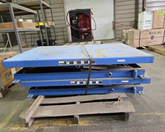 (1) 2014 4ft 1,000 lb Capacity Lift Table